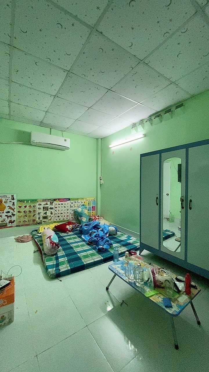Xe hơi đỗ cổng Nguyễn Phúc chu, 27m2 chỉ 2 tỷ 6, vuông vức - Ảnh 3